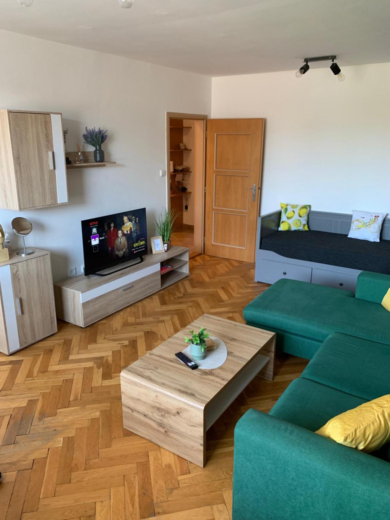 Victory Apartman Samorin Exterior photo
